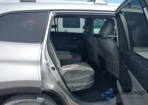 2021 Toyota Highlander Xle z USA, uszkodzony, nr VIN 5TDGZRBH2MS114290